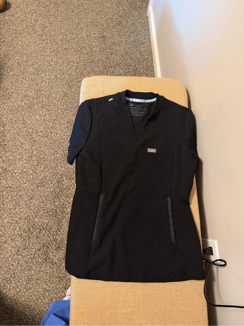 FIGS Black Scrub Top XS